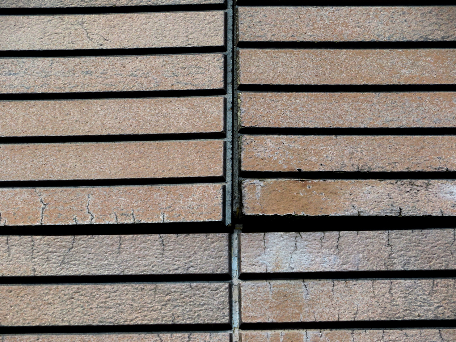 飯田市外壁の色あせ症状